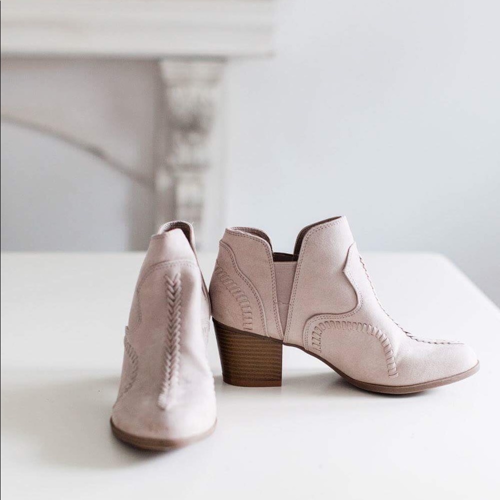 Indigo rd. Cream ankle boots